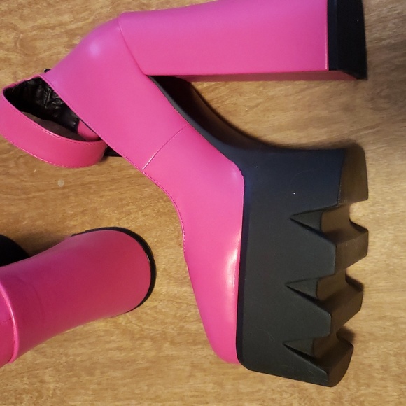 Shoes - Picture 4 of 5